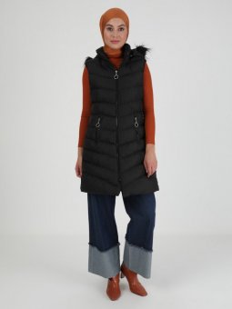 Şapkası Kürk Detaylı Siyah Yelek