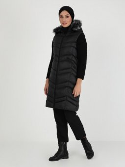 Şapkası Kürk Detaylı Siyah Yelek