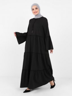 Yakası Fiyonk Detaylı Katlı Siyah Elbise