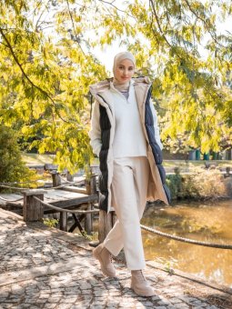 Kapüşonlu Çift Taraflı Şişme Siyah Taş Yelek