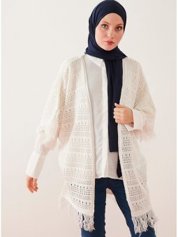 Etek Ve Kol Ucundan Püsküllü Triko Kemik Panço