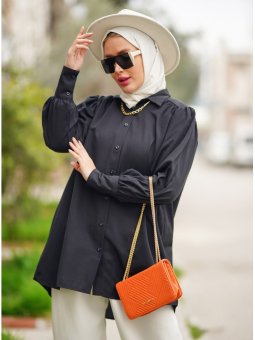 Ön Kısa Arka Uzun Pileli Ve Zincirli Kolyeli Siyah Gömlek Tunik