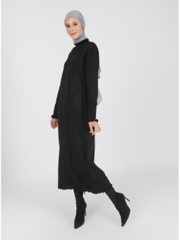 Fırfır Detaylı Balıkçı Yaka Triko Siyah Elbise