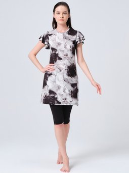 Siyah Volanlı Yarım Kol Yarı Kapalı Mayo