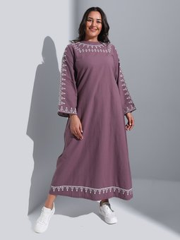 Doğal Kumaşlı Büyük Beden Nakış Detaylı Lavanta Elbise