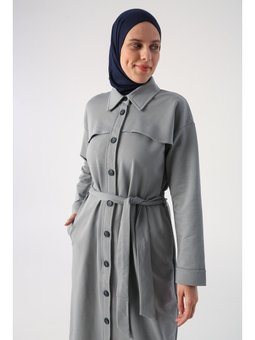 Gri Kuşaklı Rüzgarlıklı Düğmeli Rahat Kalıp Ferace