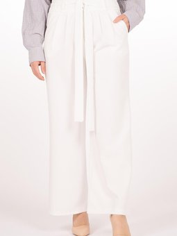 Beyaz Kuşaklı Pileli Geniş Paça Pantolon