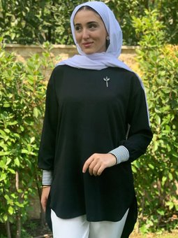 Siyah Broşlu Aerobin Tunik