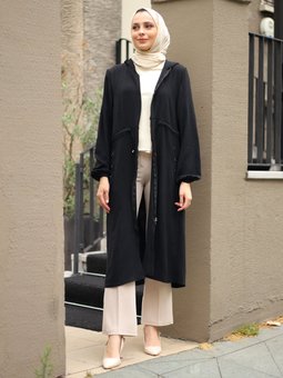 Kuş Gözü Detaylı Siyah Kap