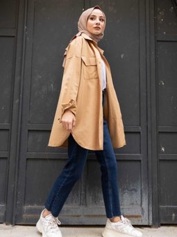 Kapaklı Iki Cepli Tahta Düğmeli Gömlek