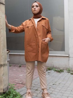 Süs Kapaklı Iki Cepli Tahta Düğmeli Gömlek