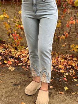 24k4528 Açık Mavi Paçası Taş Ve Güpür Detaylı Denim Pantolon