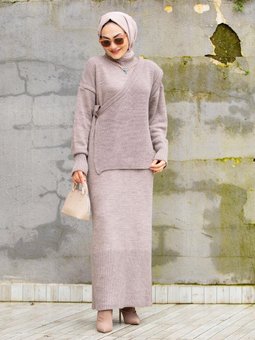 Panço Detaylı Triko Elbiseli Takım Koyubej