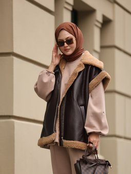 İçi Kürklü Önü Fermuarlı Deri Yelek