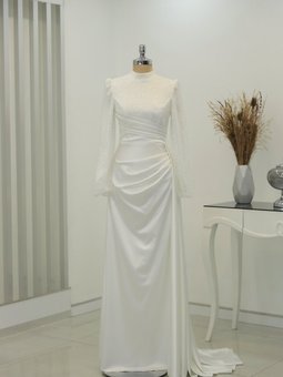 Beyaz Kuyruklu Drapeli Boncuk Detaylı Lavin Abiye Elbise