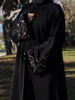 Dubai İpeği Fransız Kadifesi Kolları El İşlemeli Siyah Ferace
