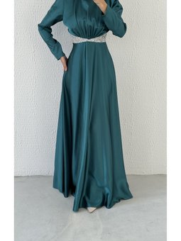 Taş Detaylı Üstü Büzgülü Saten Abiye Elbise Zümrüt Yeşili