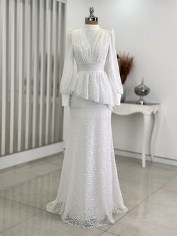 Mira Beli Korsajlı Büzgülü Kuyruklu Petek Desenli Dantel Abiye Elbise Ekru