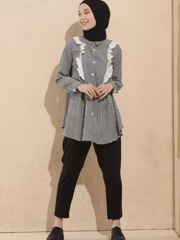 21156 Kadın Fırfırlı Ekoseli Gömlek Beyaz Siyah