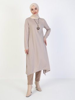 Kolye Detaylı Bej Tunik