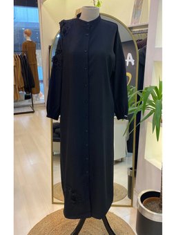 İnvee Gul Detayli Siyah Pardesu 6945