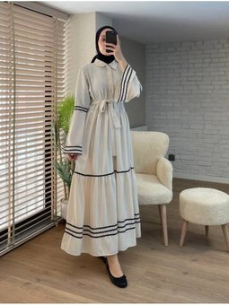 Kolları Ve Eteği Süzene Işlemeli Parçalı Elbise