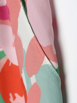 Beyaz Pembe Desenli Beli Lastikli Rahat Kalıp Pantolon