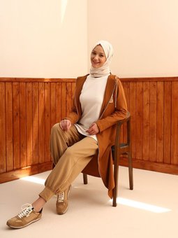 Koyu Hardal Kapüşonlu Aplike Nakışlı Hırka