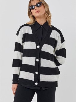 Kalın Çizgili Düğmeli Siyah Hırka