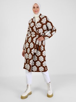 Çiçek Desenli Jakarlı Triko İnci Beyazı Camel Hırka