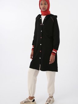 Siyah Çizgili Ribanalı Ve Renkli Çıtçıtlı Kapüşonlu Hırka