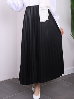 Siyah Deri Görünümlü Piliseli Etek