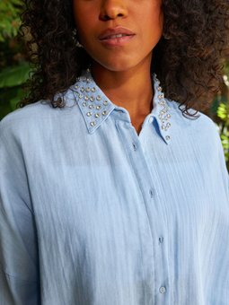 Pamuk Kumaşa Yakası Taşlı Ovusize Gömlek