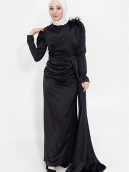 Siyah Omuzu Taşlı Pelerinli Saten Kumaş Abiye Elbise