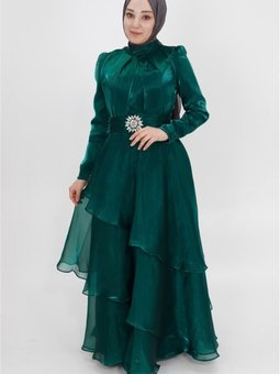 Zümrüt Yeşili Janjan Kumaş Kemeri Taş Detaylı Katkat Abiye Elbise