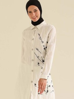 Ekru Çiçek Desenli Düğmeli Tunik