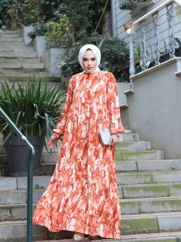 Kırmızı Yakası Önde Püskül Ve Kol Ucu Lastikli Dokuma Viskon Kumaş Ebru Desenli Elbise