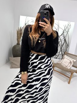 Siyah Good Things Crop Sweat