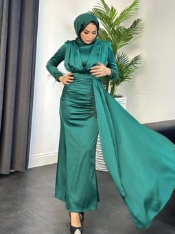 Kuyruk Detaylı Saten Abiye Elbise Zümrüt Yeşili