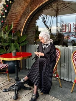 Siyah Piliseli Uzun Etek