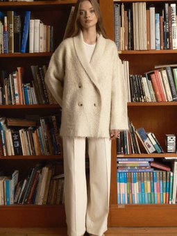 Düğme Detaylı Bej Hırka