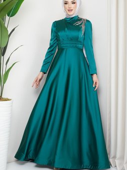 Zümrüt Yeşili Drapeli Taşlı Saten Abiye Elbise