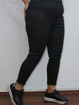 Büyük Beden Mat Deri Görünümlü Dar Paça Kot Pantolon Siyah