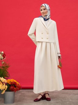 Düğme Detaylı Kısa Ceket Bej