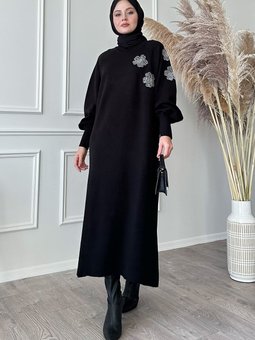 Çiçek Taşlı Balon Kol Siyah Triko Elbise