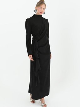 Siyah Krep Kumaş Yandan Bağlamalı Abiye Elbise