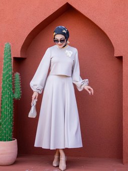 Yaka Çiçekli Puf Dalgıç Etekli Takım Bej