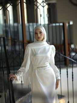 Kadın Beyaz Kol Ve Kemer Tokası Detaylı Valeria Tesettür Abiye Elbise