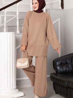 Yırtmaç Detaylı İkili Triko Takım