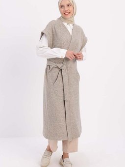 Bej Kemerli Metal Tokalı Cepli Uzun Yelek